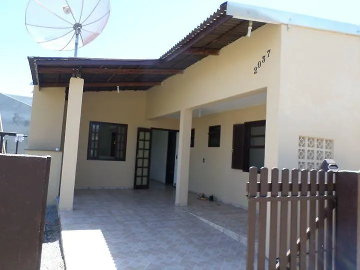 Casa Na Praia - Uma Quadra Do Mar contacts